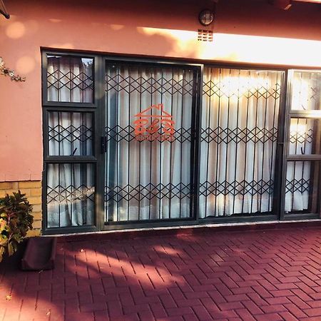 Forever Comfy Bed Bed & Breakfast Vanderbijlpark Exterior photo
