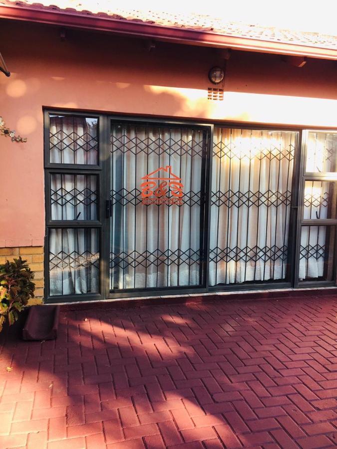 Forever Comfy Bed Bed & Breakfast Vanderbijlpark Exterior photo
